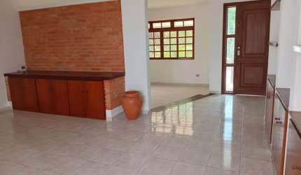 CASA COM 3 DORM NA VILA UNIVERSITARIA A VENDA   FL28
