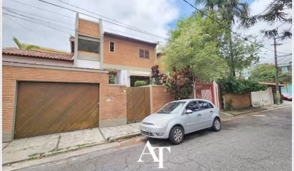 SOBRADO ISOLADO PERTO DA USP - 3 DORMITORIOS COM 2 VAGAS E JARDIM