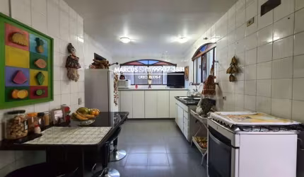 Sobrado no Butantã, com 3 dormitórios, sendo 1 suíte, 3 salas, 4 vagas. FL23