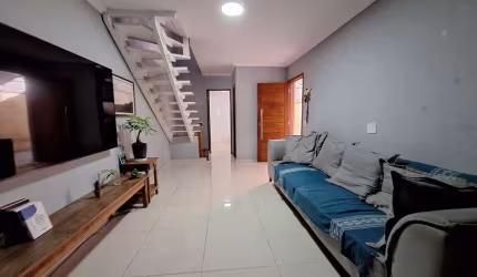 Sobrado à venda no Jardim Alvorada: Ideal para quem busca conforto e praticidade. FL12