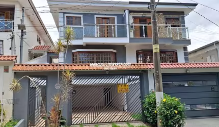 Casa na Vila São Francisco com 4 quartos sendo 3 suítes, 6 vagas de garagem. FL23
