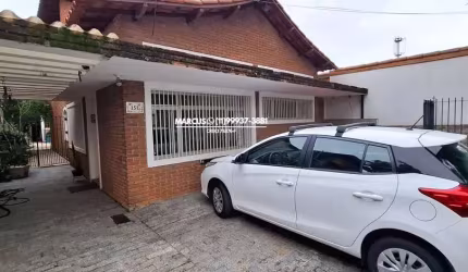 Casa térrea no Jd. Jussara, próx. ao metrô V. Sônia c/ 3 dorms; 2 suítes, 3 vagas. FL23