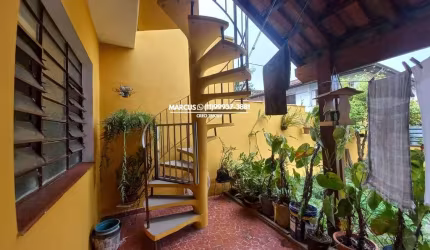Casa Térrea no Butantã com 3 dorms, copa e cozinha, 5 vagas de garagem