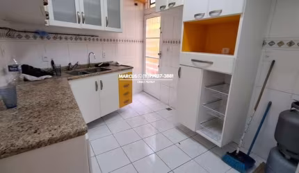 Casa c/ 5 quartos sendo 2 suítes, banheira jacuzzi, escritório moderno montado. FL23
