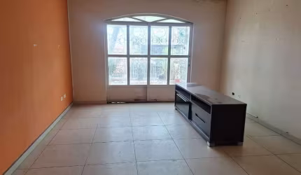 Vila Gomes: Casa térrea com 3 dormitórios (1 suíte) e 2 vagas - FL12