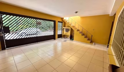 Sobrado 150m2 no Jardim Rizzo 3 Quartos, 1 suíte,2 vagas. FL13