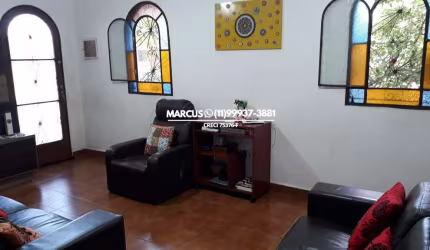 Casa no Jd. Taboão com 3 quartos, 2 banheiros, sala, cozinha, 2 vagas. FL23
