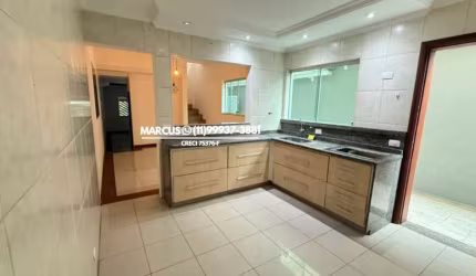 Sobrado na Vila São Francisco com 3 dorms. suíte, 2 vagas. FL23