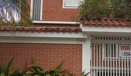 Sobrado de 300m², 4 Dorms, 2 Suítes, Piscina e Vaga para 4 Carros na Vila São Francisco - FL43