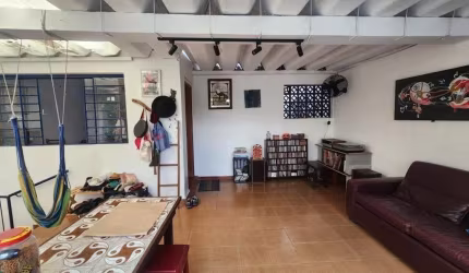 Casa Térrea de 200m² no Jardim Adhemar de Barros com 3 Quartos, Suíte e 2 Vagas - FL43