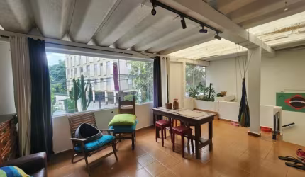 Casa Térrea de 200m² no Jardim Adhemar de Barros com 3 Quartos, Suíte e 2 Vagas - FL43