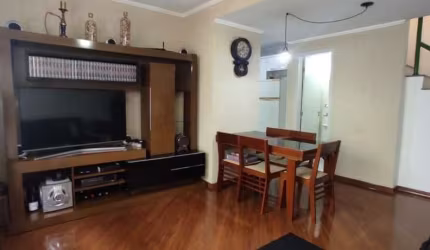 Sobrado de 84m² no Rio Pequeno com 2 Dormitórios e 2 Vagas, FL28