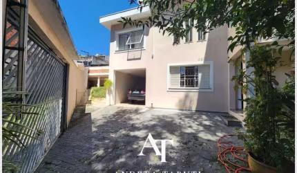 3 CASAS NO MESMO TERRENO PARA A FAMILIA - 4 VAGAS