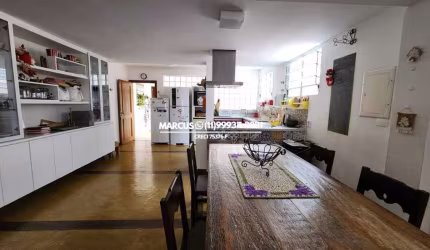 CASA ESPAÇOSA | 232m² CONSTRUÍDOS | 3 QUARTOS | 1 SUÍTE | 4 VAGAS. FL23
