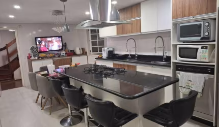 VENDA SOBRADO 150m² 05 DORMITÓRIOS 03 SUÍTES E 04 VAGAS DE GARAGENS - FL38
