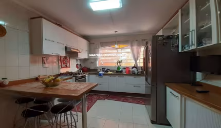 CASA ESPAÇOSA NO JARDIM DAS VERTENTES C/ ACABAMENTO EM MADEIRA | 3 QUARTOS | 3 VAGAS . FL23