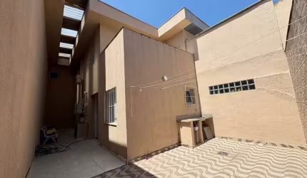 Sobrado com 3 Quartos para alugar, 160m² - Jardim Previdência - FL59