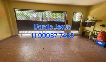 Sobrado com 4 dormitórios, varanda e 2 vagas.