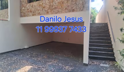 Sobrado com 3 dormitórios sendo uma suíte, 3 vagas e quintal.