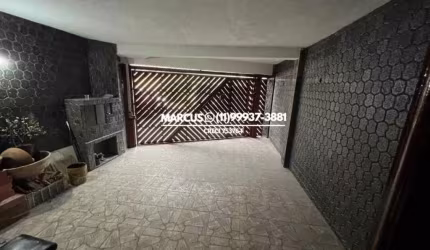 Sobrado com 2 quartos sendo 1 suite com hidromassagem, 2 vagas de garagem. FL23