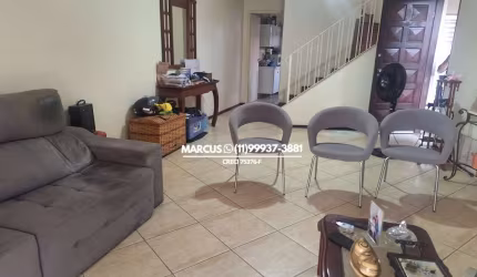 Casa à Venda no Jardim Peri Peri ? 169m², 4 Dormitórios, 2 Suítes, 2 vagas. FL23