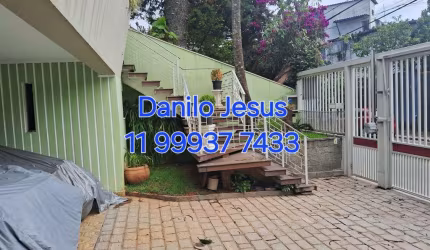 Casa com 5 quartos, 5 vagas e área de lazer com churrasqueira. FL51