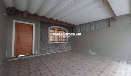 Casa térrea com 3 quartos, sendo 1 com suíte, 2 vagas de garagem. FL23