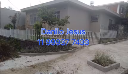 Cada com 3 dormitórios, 2 vagas e jardim. FL51