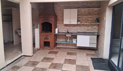 Casa para aluguel  com 3 quartos - Jardim Peri Peri - FL63