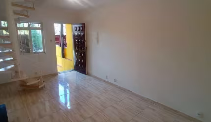 CASA ASSOBRADADA VILA UNIVERSITARIA - 5 QUARTOS (2 SUITES) COM 2 VAGAS FL15