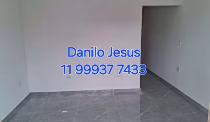 Casa com 1 dormitório, 1 vaga e 1 banheiro. FL51