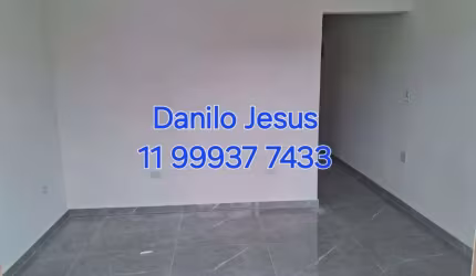 Casa com 1 dormitório, 1 vaga e 1 banheiro. FL51