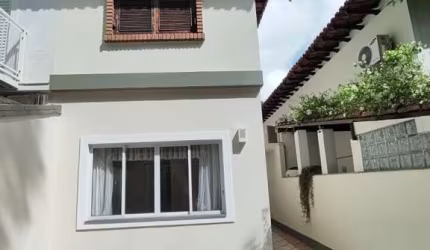 Alugo casa condomínio 03 quartos e 01 suite FL44