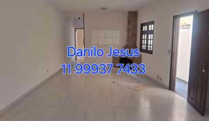 Sobrado com 3 dormitórios sendo uma suíte, 3 vagas e quintal.