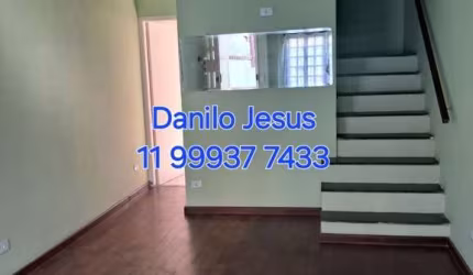 Casa com 2 dormitórios, 2 banheiros e 1 vaga de garagem. FL51