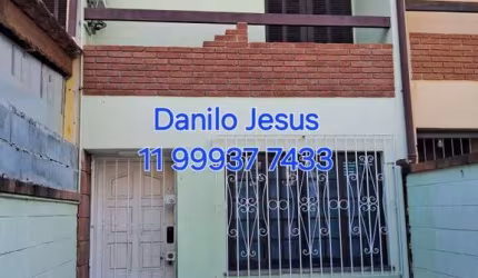 Casa com 2 dormitórios, 2 banheiros e 1 vaga FL51