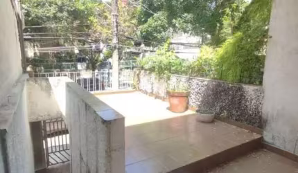 CASA 3 QUARTOS COM QUINTAL PARA ALUGAR EM PINHEIROS FL48