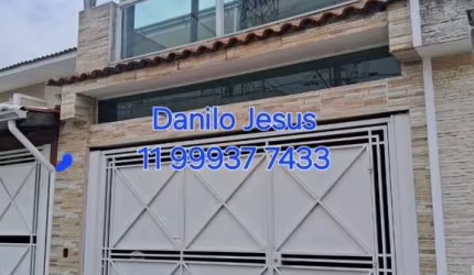 Casa com 2 dormitórios, 2 banheiros e 1 vaga. FL51