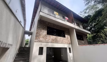 CASA 3 QUARTOS COM QUINTAL ACEITA PET PROX. METRO ACEIRA PET FL48