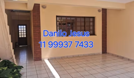 Casa com 3 dormitórios, 2 vagas, 4 banheiros. FL51