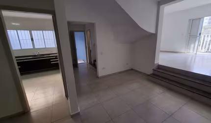 Sobrado de 165m² no Jardim Odete - 3 Salas + Varanda e 3 Vagas, FL28