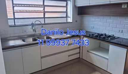 Casa com 3 dormitórios sendo uma suíte,  4 banheiros,  2 vagas  de garagem.  FL51