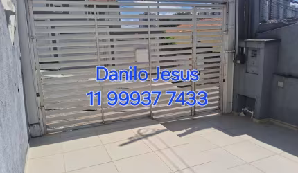 Casa com 3 dormitórios sendo uma suíte,  4 banheiros,  2 vagas com portão eletrônico. FL51