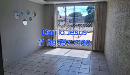 Casa 3 dormitórios sendo uma suíte, área de lazer com churrasqueira e 2 vagas. FL51