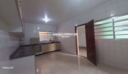 Casa Térrea Ampla e Confortável ? 4 Quartos, Quintal e 3 Vagas. FL23