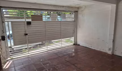 SOBRADO COM 3 DORMITORIOS E 1 SUITE FL26