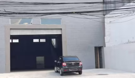 GALPÃO COM 300 M2 PE DIREITO DE 7 M FL26