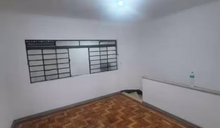 SOBRADO SOBRELOJA COM 2 DORMITORIOS E 1 BANHEIRO FL26