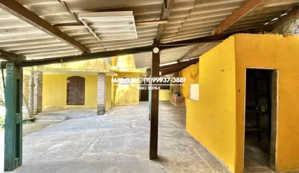 Casa Assobradada com Varanda, Quintal e Anexo com Churrasqueira. FL23