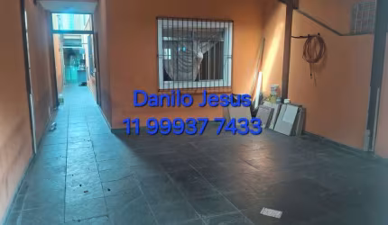 Casa com 3 dormitórios sendo uma suíte, 2 vagas e churrasqueira. FL51